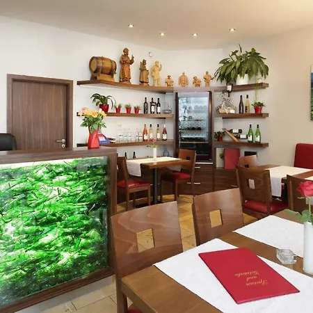 Muellers Weingut Und Weinstube Im Auerberg Homestay Nordheim (Baden-Wurttemberg)